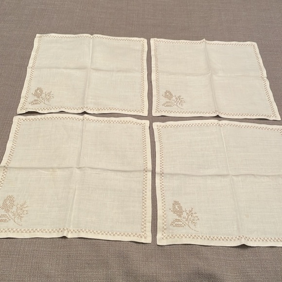 Vintage Set of 4 Linen Napkins with Cross Stitch Accents 14x14 - Picture 4 of 8